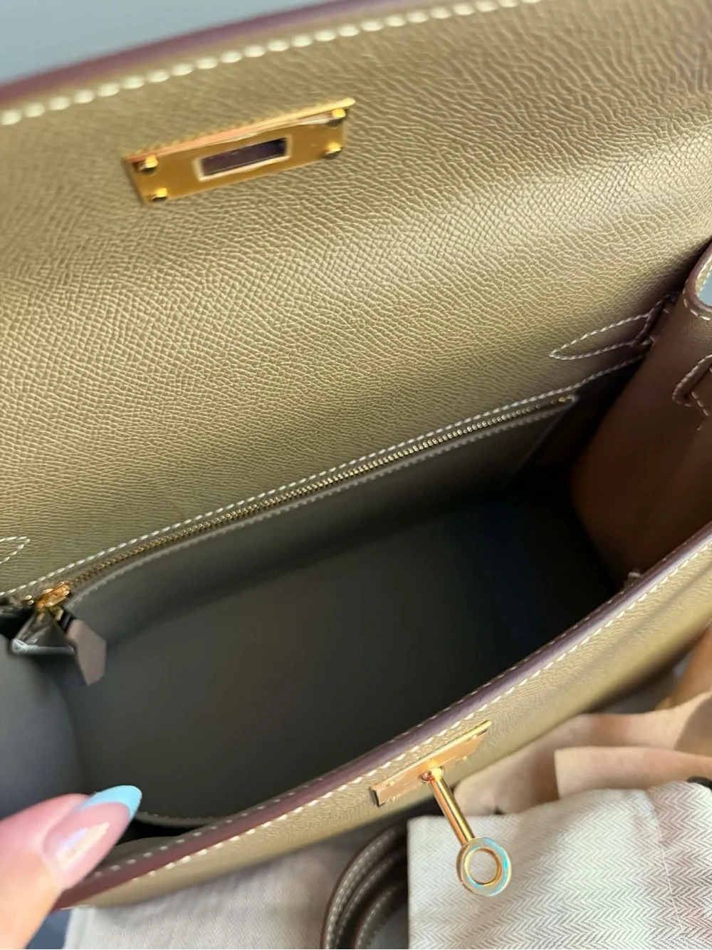 Taupe sellier Leather Satchel H Etoupe Epsom leather Kelly 28 GHW handmade